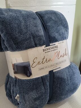 Berkshire Extra Plush Queen Blanket - Slate